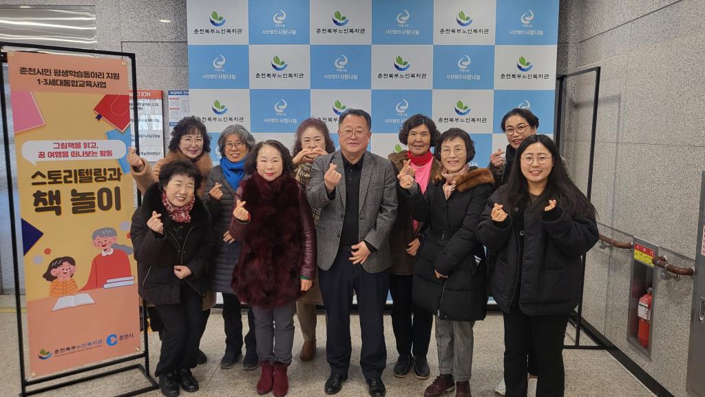 간담회 단체사진.jpg